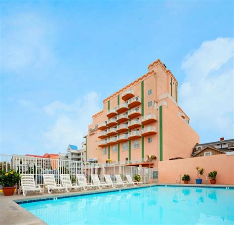 Paradise plaza inn - Paradise Plaza Inn, directly on Ocean City’s Boardwalk, offers accommodations steps to the beach and walking distance to the Ocean City Harbor. Guests may enjoy drinks or …